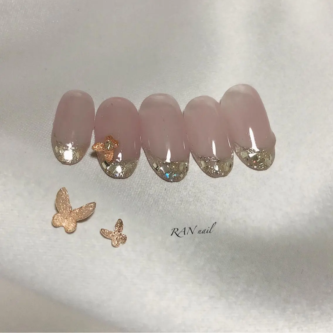 ネイル フットネイル フレンチネイル ガラスフレンチ キラキラネイル オフィスネイル ハンドネイル フットネイル RAN nailのネイルデザイン