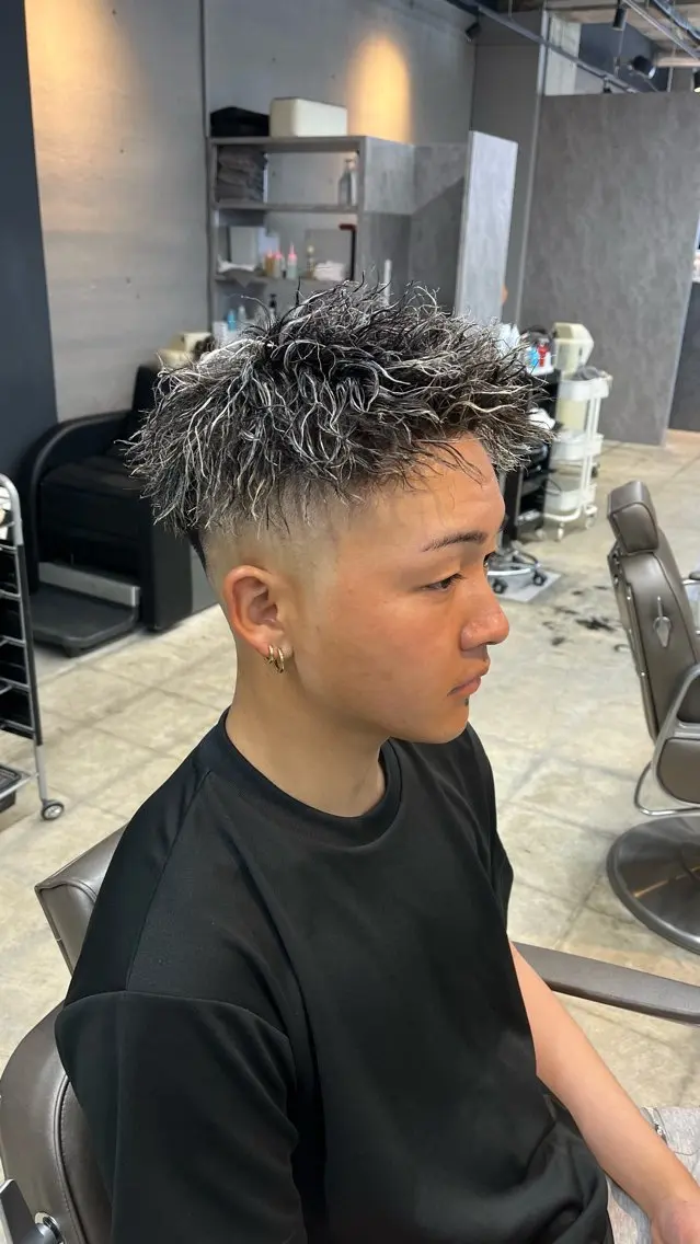 ショート パーマ メンズ 岡本 悠聖のヘアスタイル