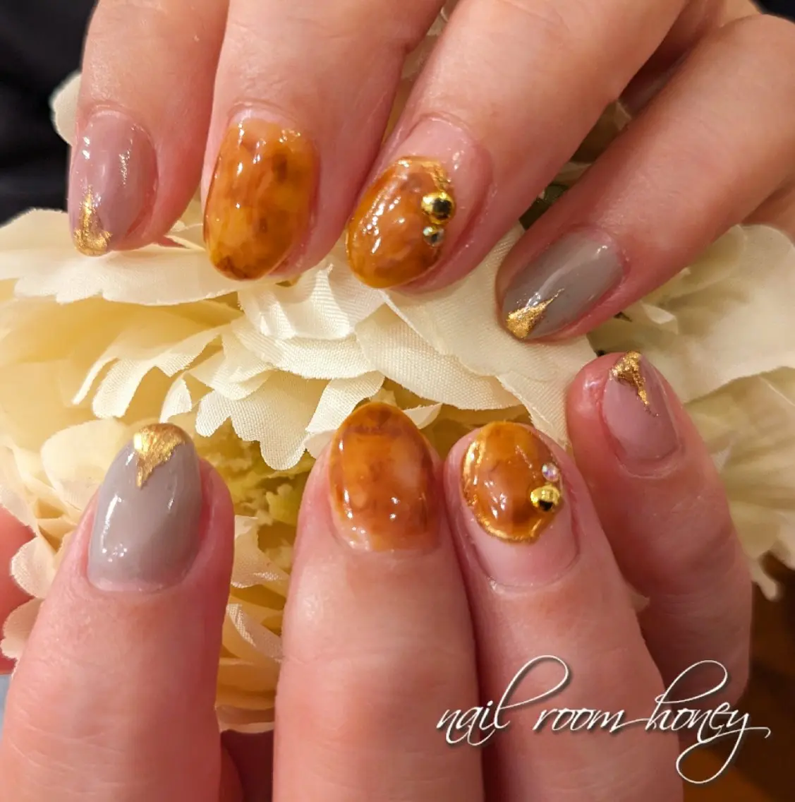 ネイル べっ甲ネイル ミラーネイル ニュアンスネイル 冬ネイル ハンドネイル nail room  honeyのネイルデザイン