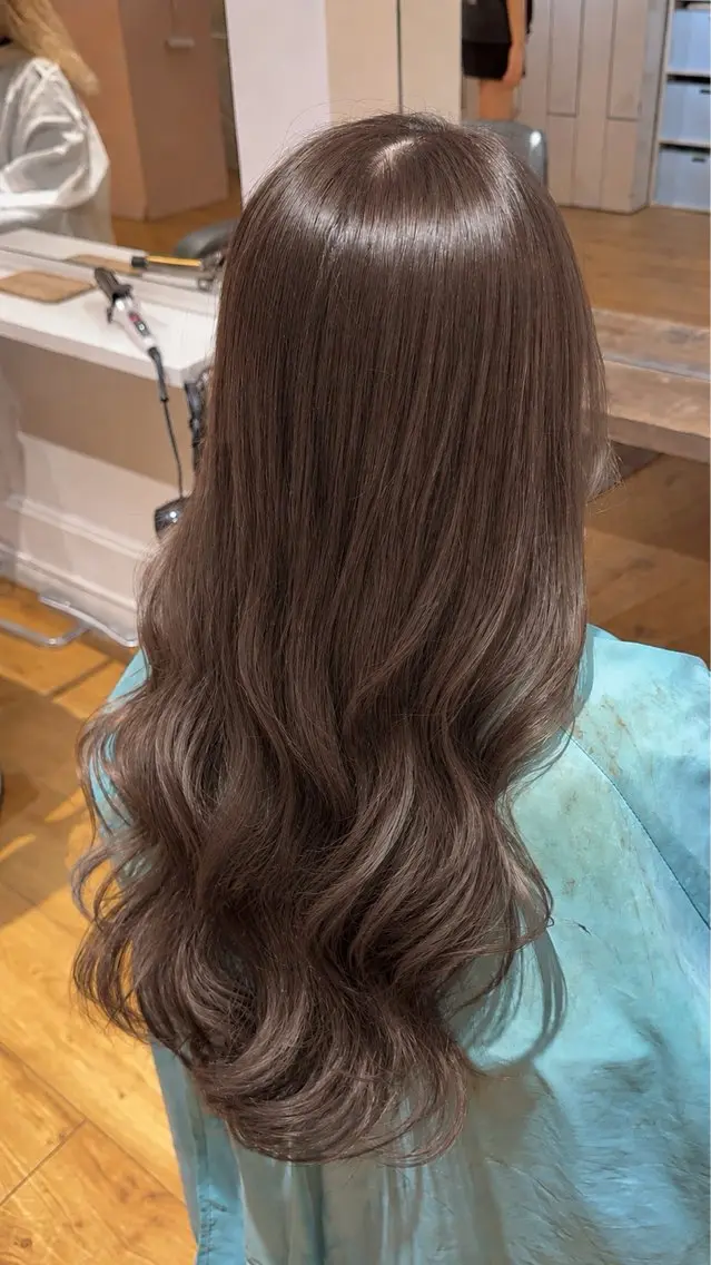 ロング カラー ヘアカラー トリートメント 関 彩花のヘアスタイル