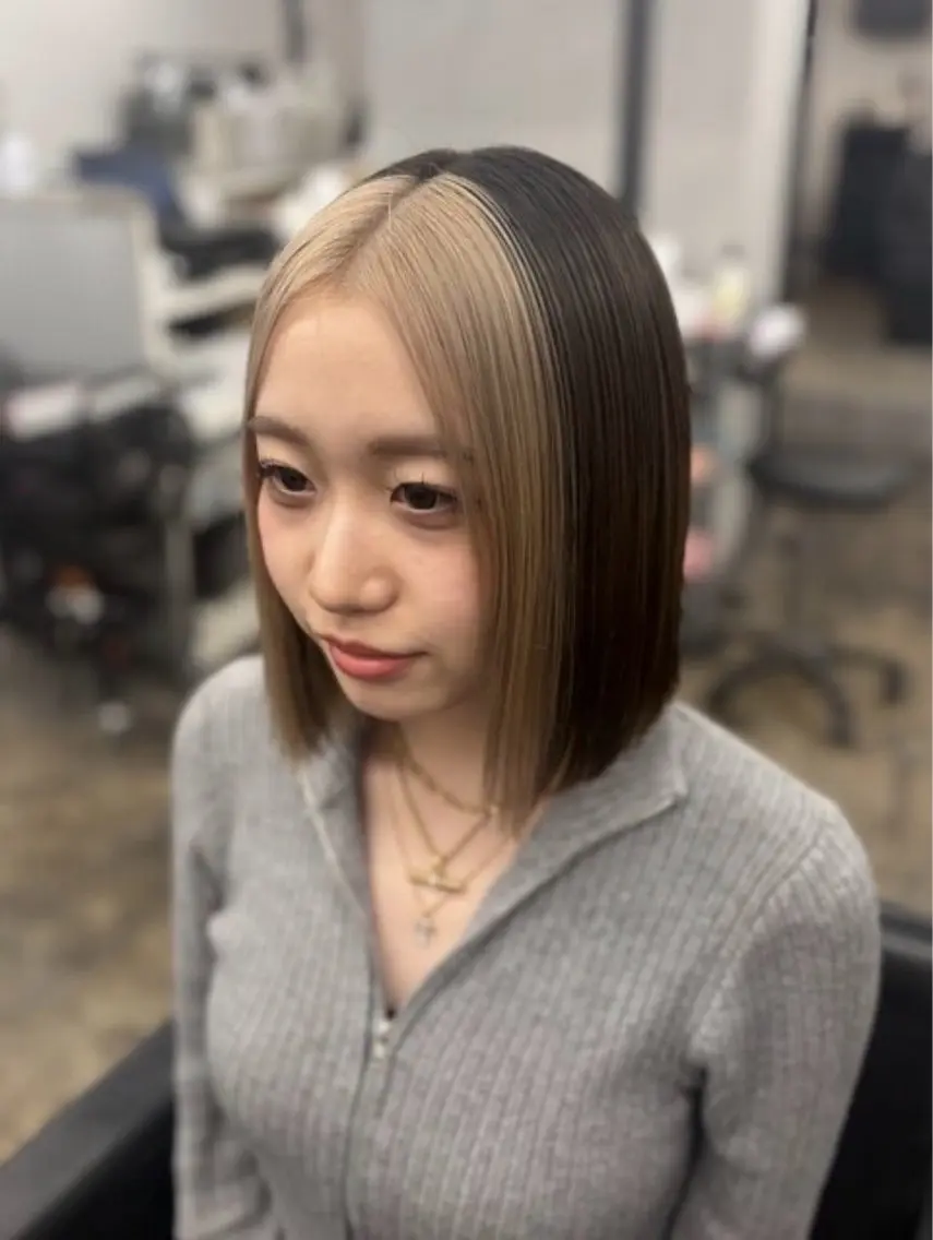 セミロング ミストバング 新宿💜ブリーチ 🩷HIKARUのヘアスタイル