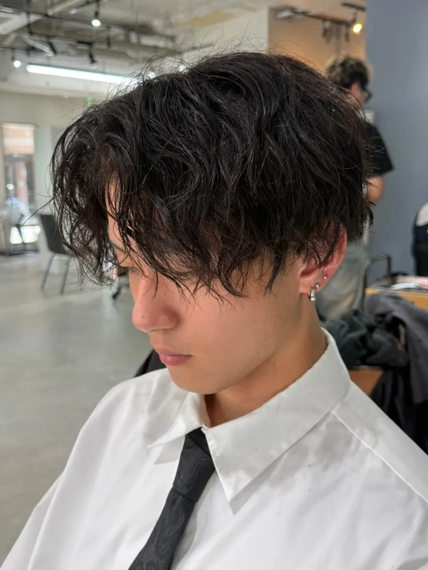メンズ センターパート メンズパーマ カット 布施メンズ特化美容師 秋山　涼のヘアスタイル
