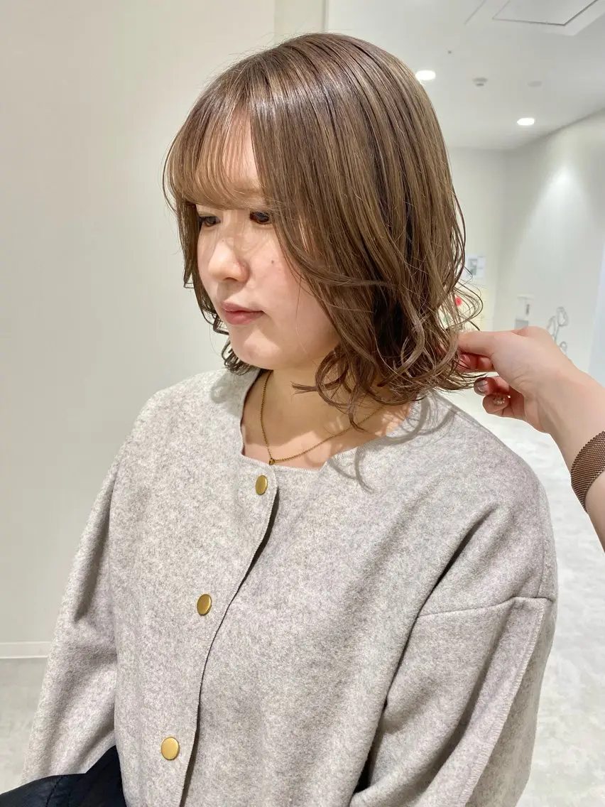 ミディアム カラー ベージュカラー ブリーチ ダブルカラー ミルクティーベージュ トリートメント ヘアカラー ベージュ/アレンジ /横浜/杉本千夏のヘアスタイル