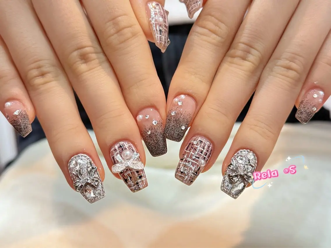 ネイル オーロラネイル 長さ出し フレンチネイル ジェルネイル ガラスフレンチ ハンドネイル Rela・S NAILのネイルデザイン