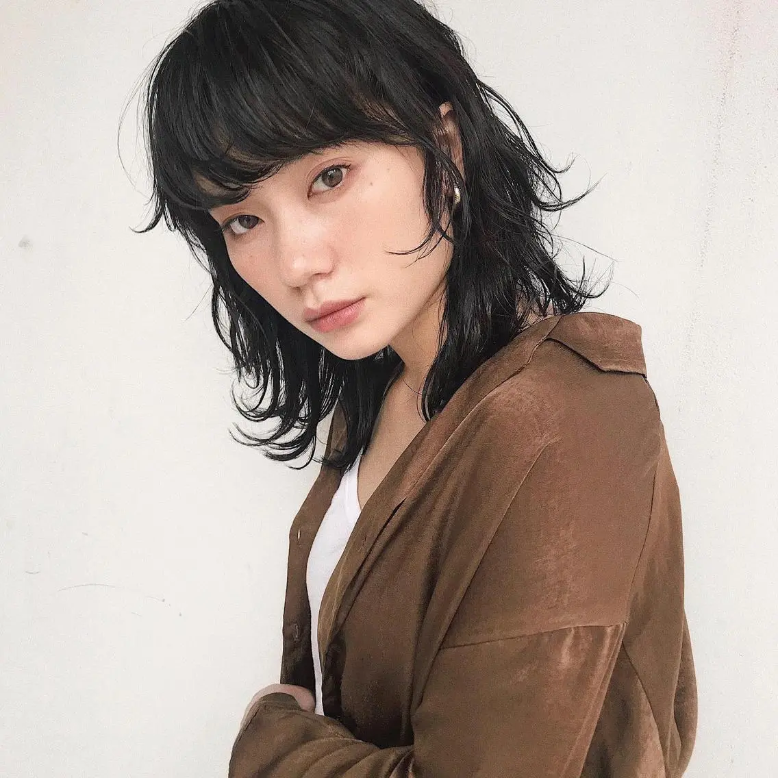 ミディアム カラー パーマ ヘアアレンジ ミディアムパーマ レイヤーカット 似合わせカット ウルフカット ウルフレイヤー カット トリートメント 松田 亮葉のヘアスタイル
