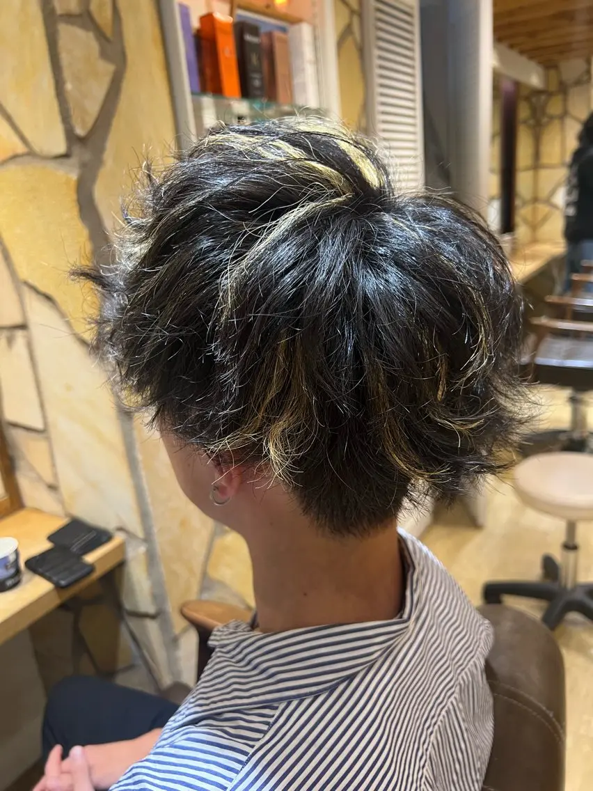 ショート カラー パーマ メンズ メンズハイライト マッシュ メンズパーマ ツイストスパイラルパーマ ハイライトカラー カット ヘアカラー パーマ 新宿メンズ人気No1 仙頭 由範のヘアスタイル