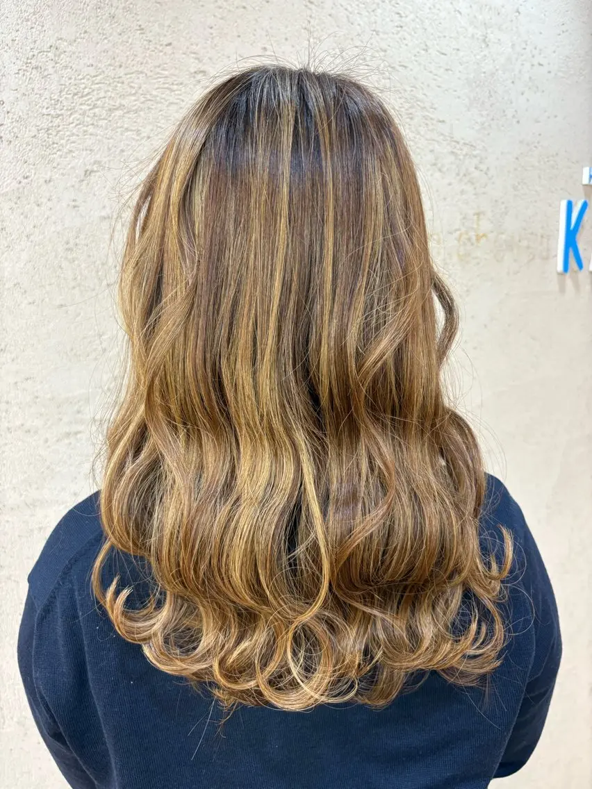 ロング KAZU satokoのヘアスタイル