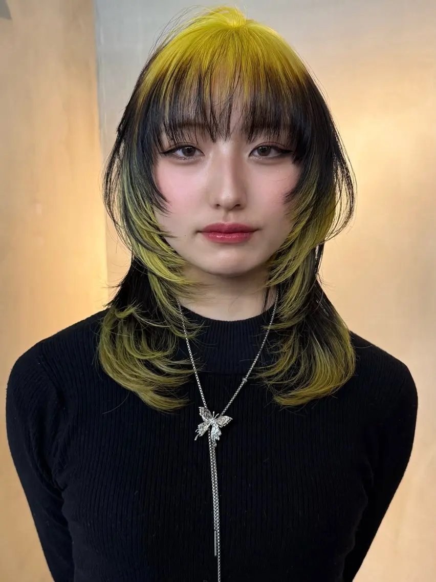 セミロング カラー ヘアカラー イツク ⚡️ ルーツ/ハイトーンのヘアスタイル