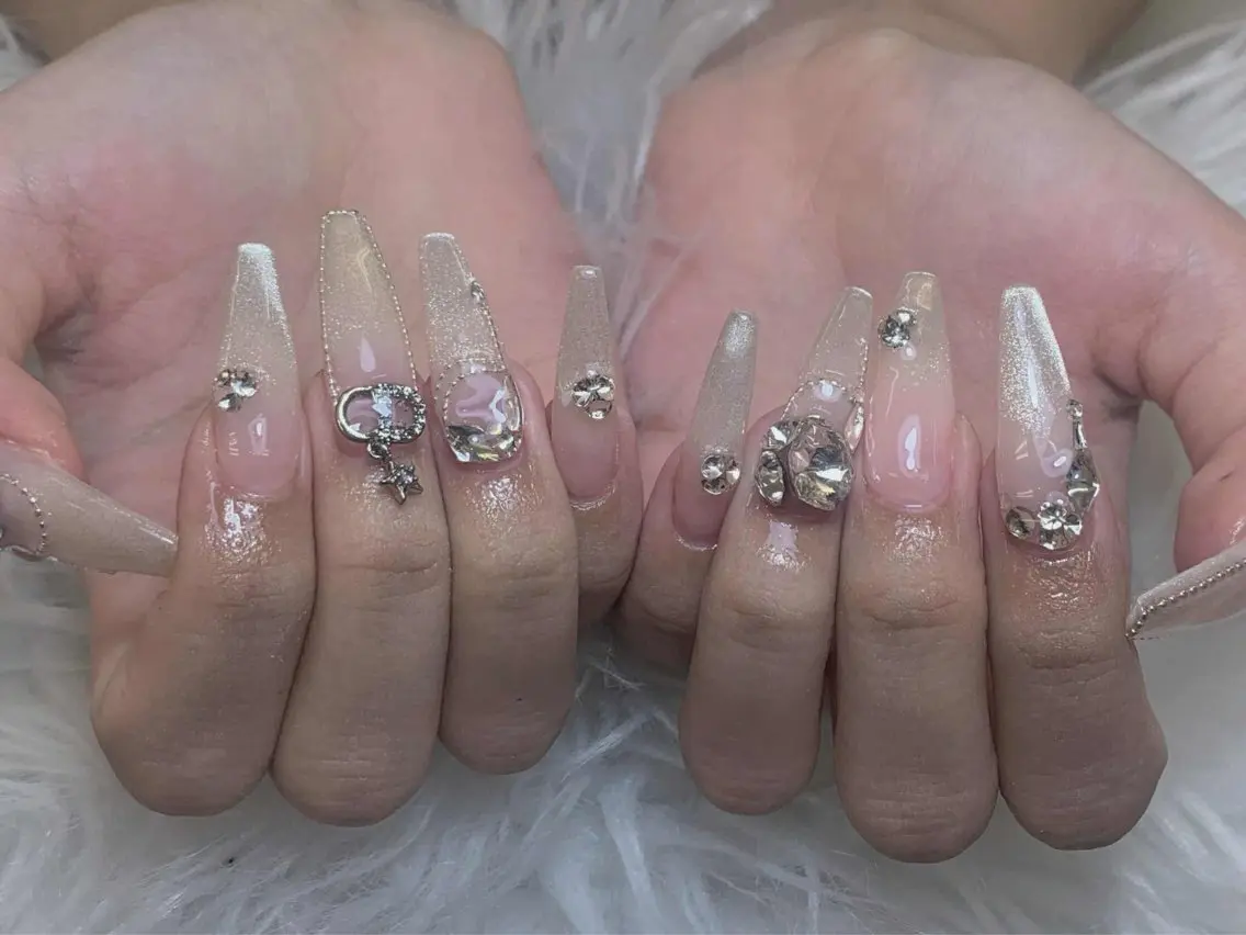 ネイル チークネイル 長さ出し フレンチネイル ジェルネイル ガラスフレンチ ハンドネイル anh nail anne🤍のネイルデザイン