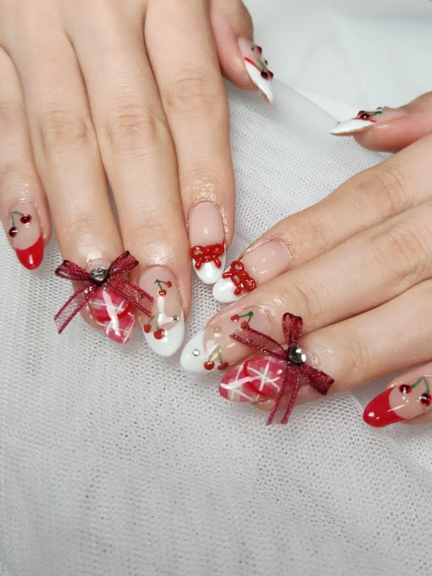 ネイル フレンチネイル ジェルネイル ガーリー キラキラネイル 韓国ネイル Nailroom3  古屋のネイルデザイン