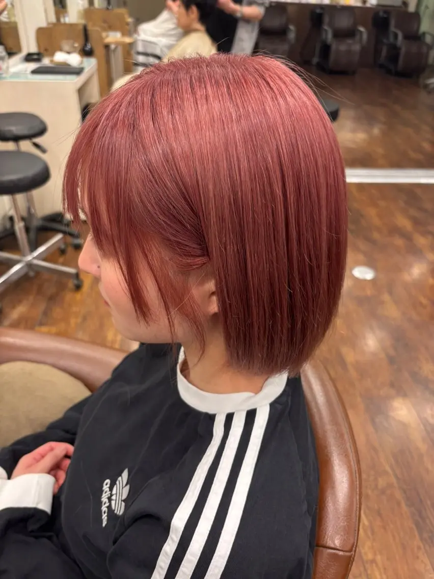 ショート カラー ベージュカラー ピンクカラー ピンクベージュ 井上 悠人のヘアスタイル
