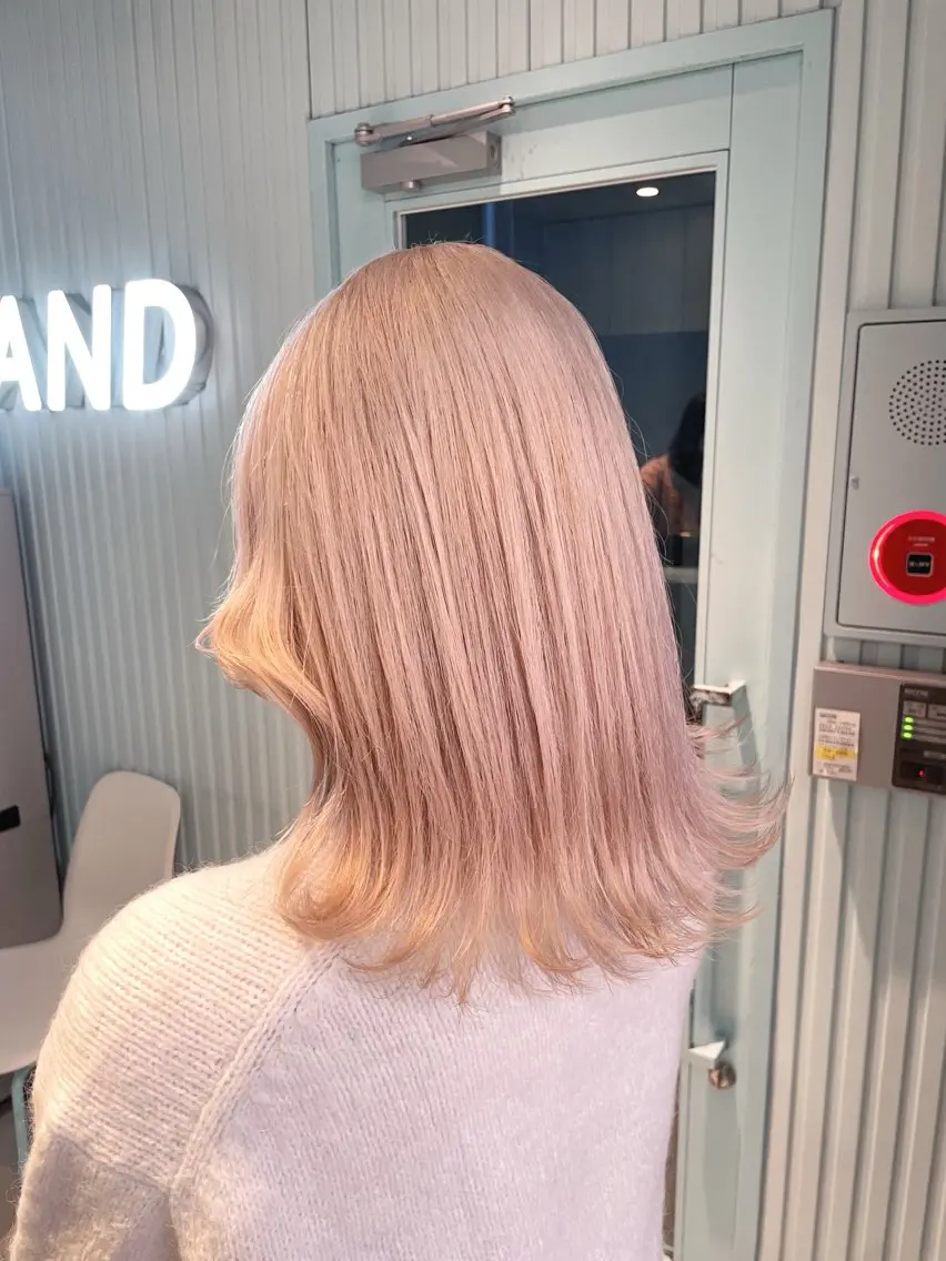 セミロング カラー ヘアカラー 🤎モテ髪＆透明感 ミルクティー🥣🤎のヘアスタイル