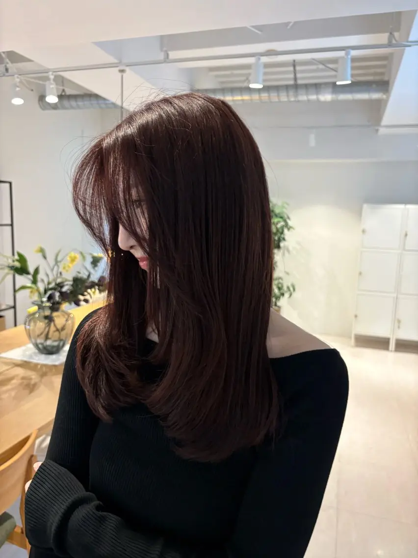 ミディアム レイヤーカット ニトウ レイナのヘアスタイル