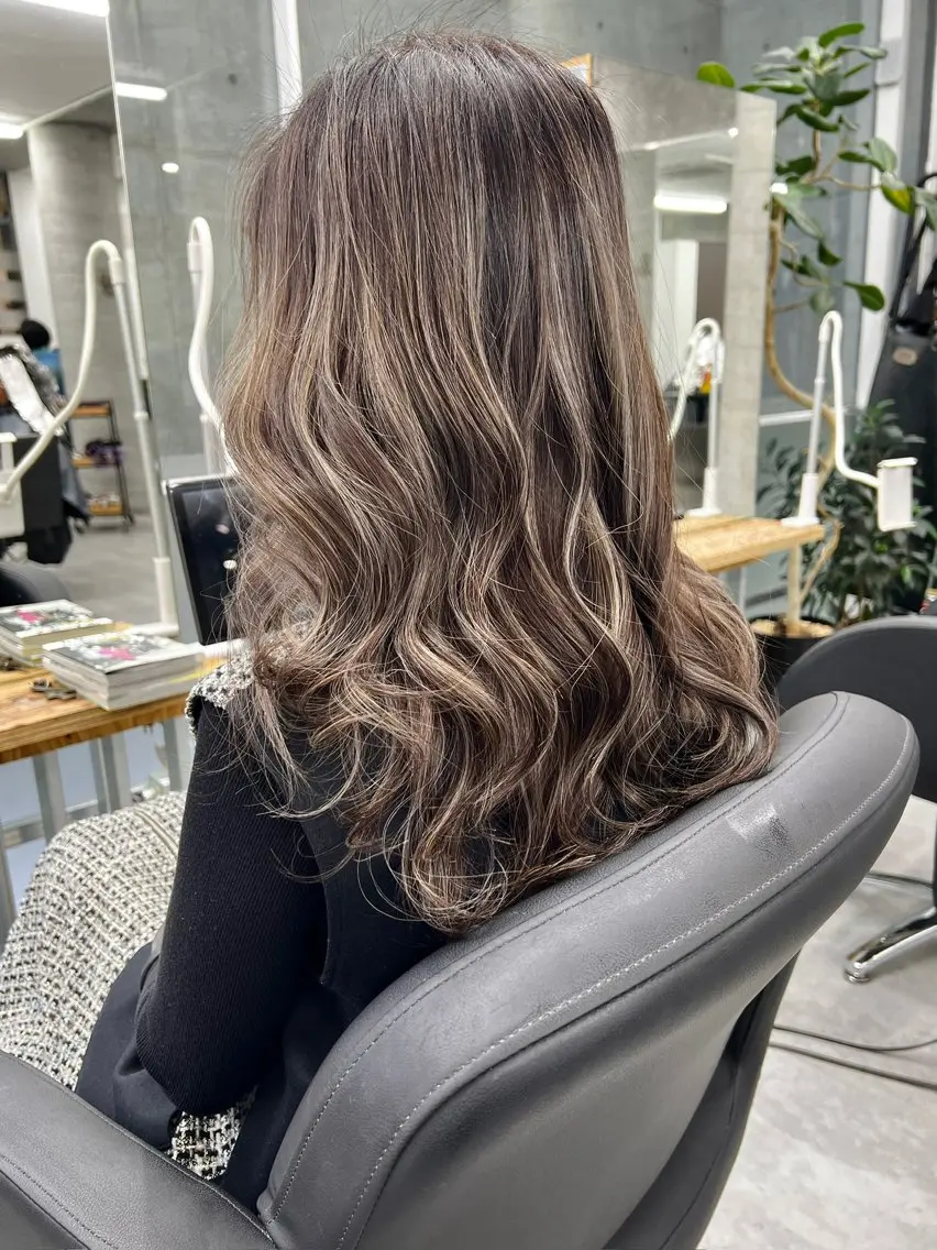 セミロング カラー ハイライトカラー ハイライト ヘアカラー トリートメント welring hair salonのヘアスタイル