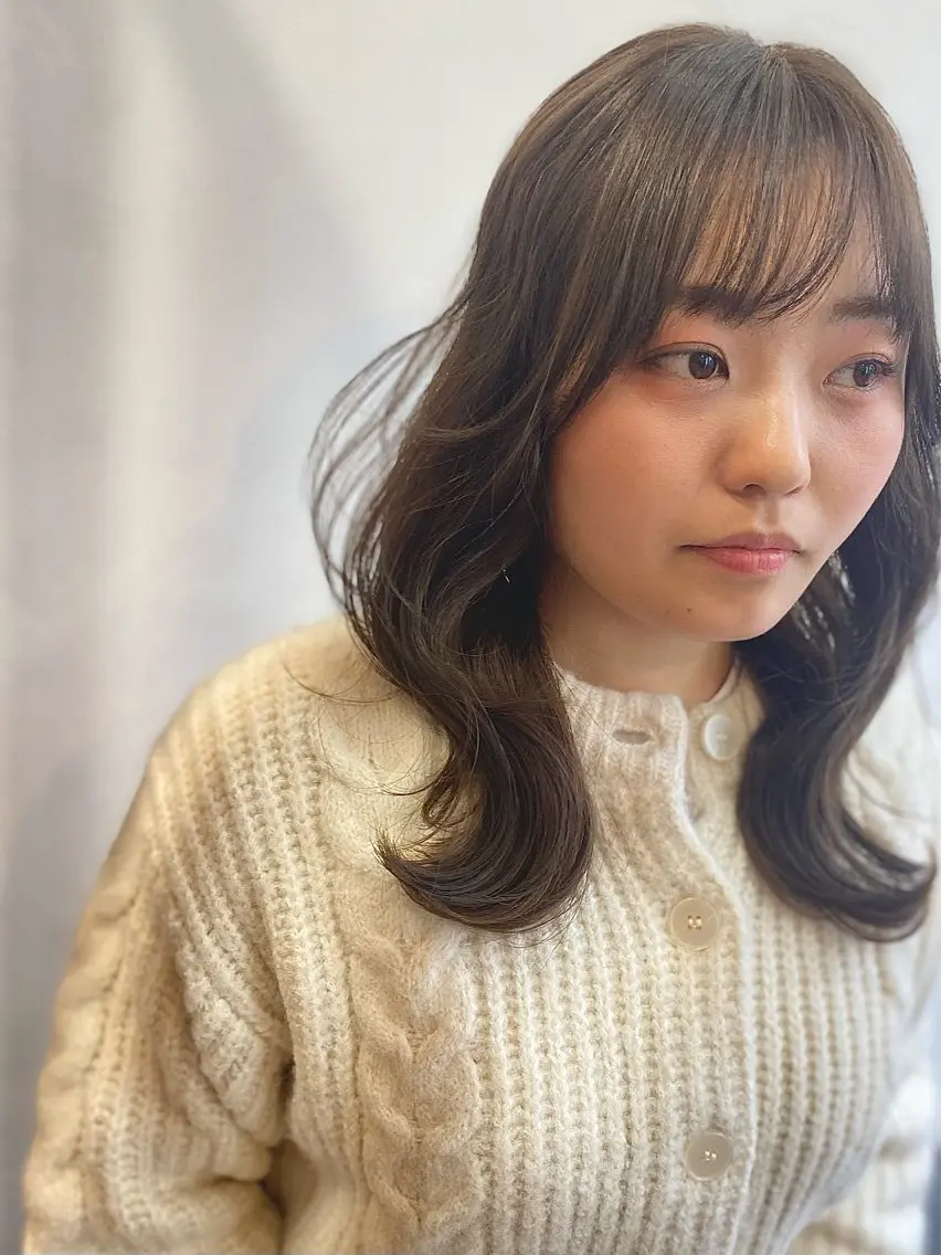 ミディアム 秋谷 伸江のヘアスタイル