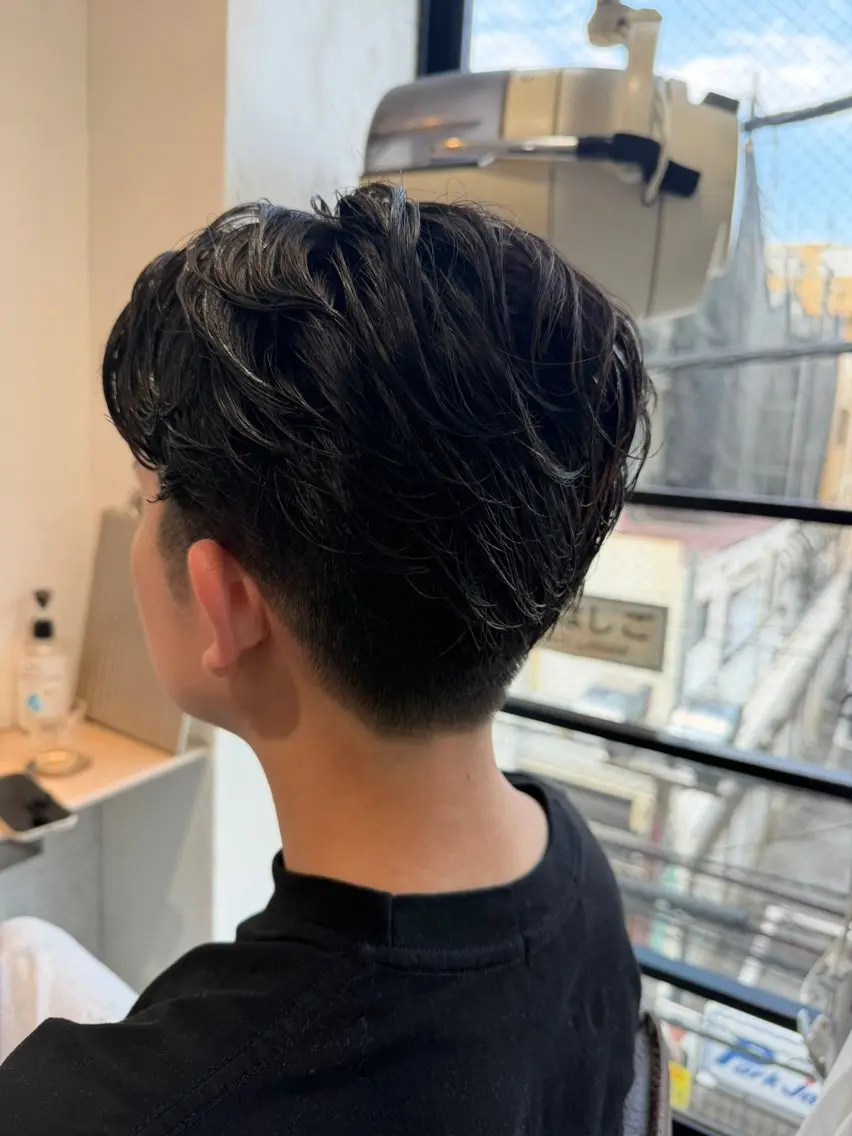 ショート パーマ メンズ ビジネス センターパート メンズパーマ カット パーマ 大木 拓瑞のヘアスタイル