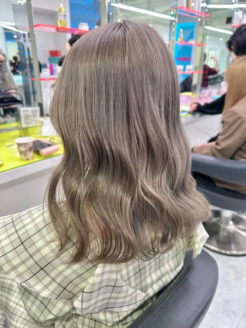 ミディアム カラー ベージュカラー ♡ダブルカラー特化♡ miyuのヘアスタイル