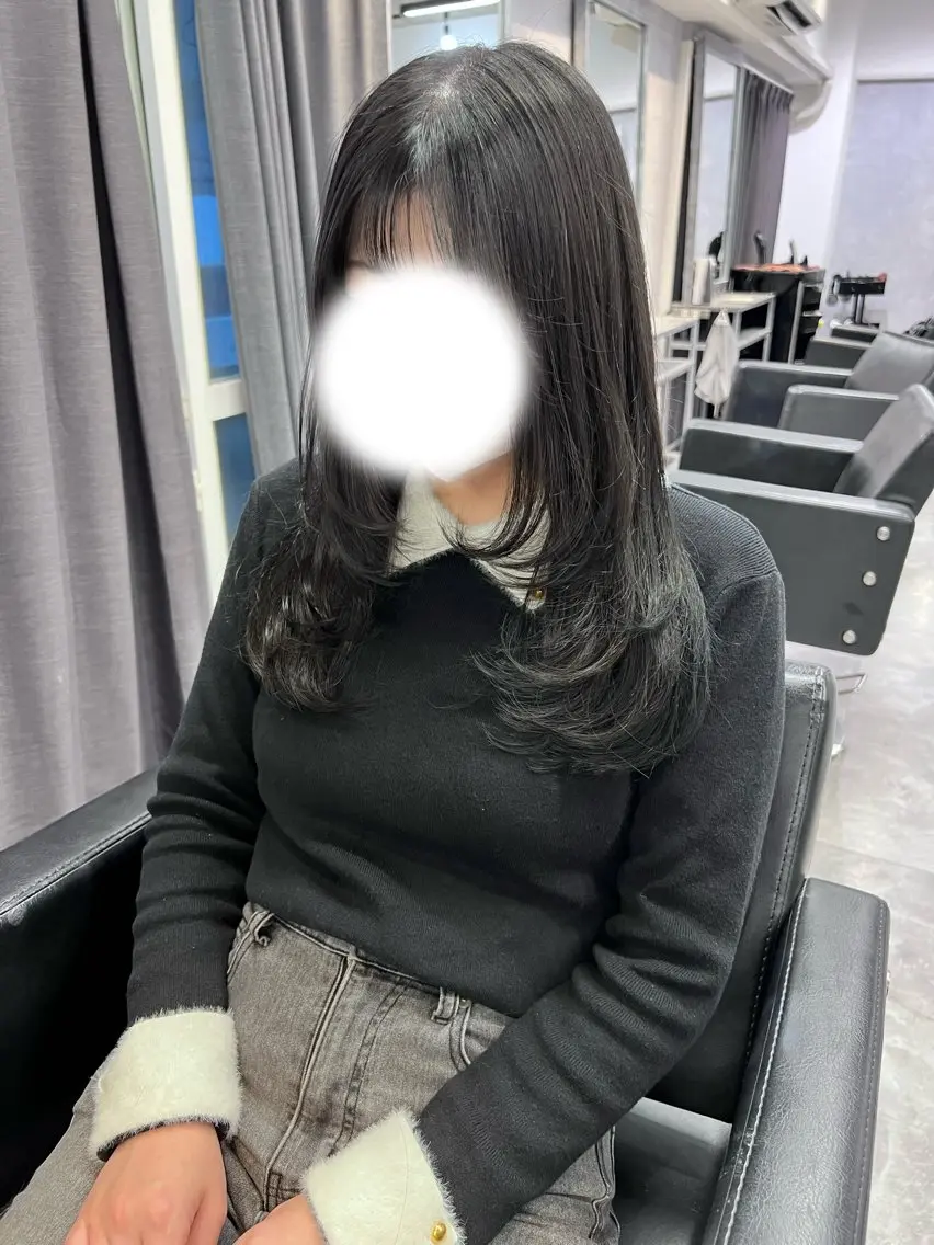 ロング カラー 黒髪 ブリーチ 透明感カラー 顔周りカット レイヤーカット 透明感/レイヤー 🇰🇷tomonaのヘアスタイル