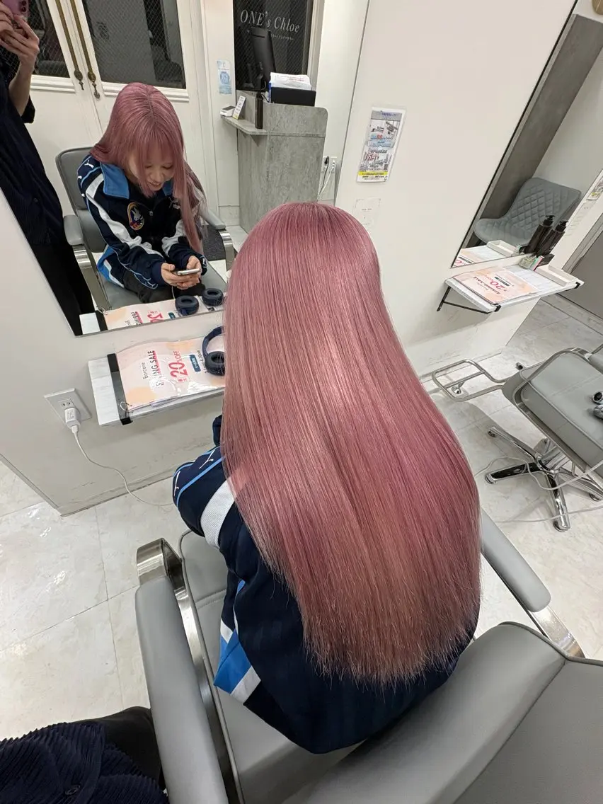 セミロング カラー アッシュ アッシュグレー ベージュカラー ブリーチ ブロンド カット ヘアカラー トリートメント 【ときめき屋さん🎀 ハイトーン大和🎀】のヘアスタイル
