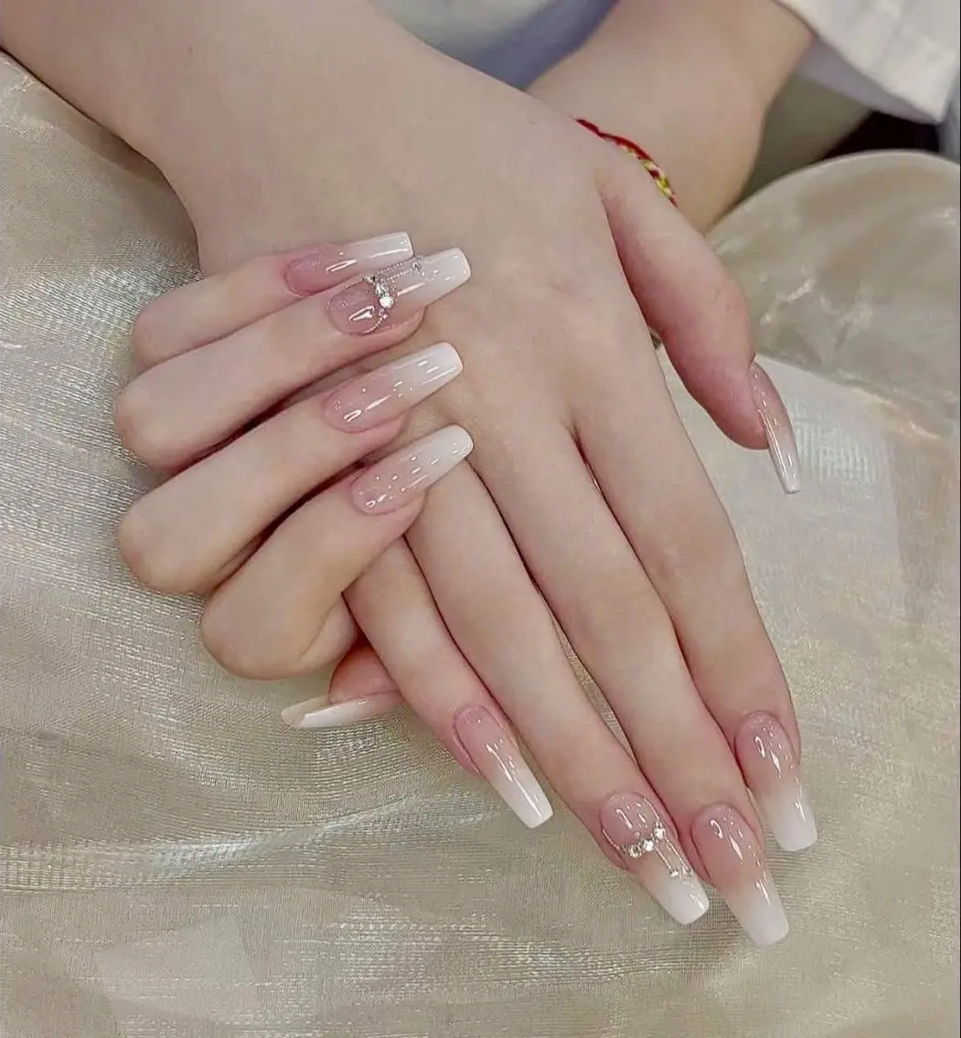 セミロング ハンドネイル Bibi nail Osakaのネイルデザイン