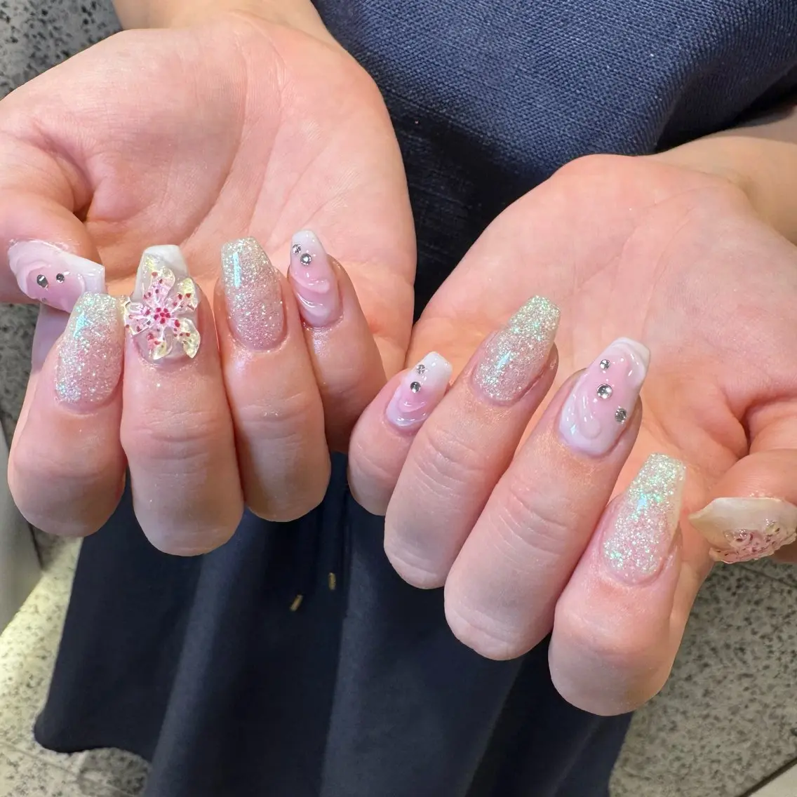ネイル チークネイル RIEKO🍒 ワンホン♡推しネイルのネイルデザイン