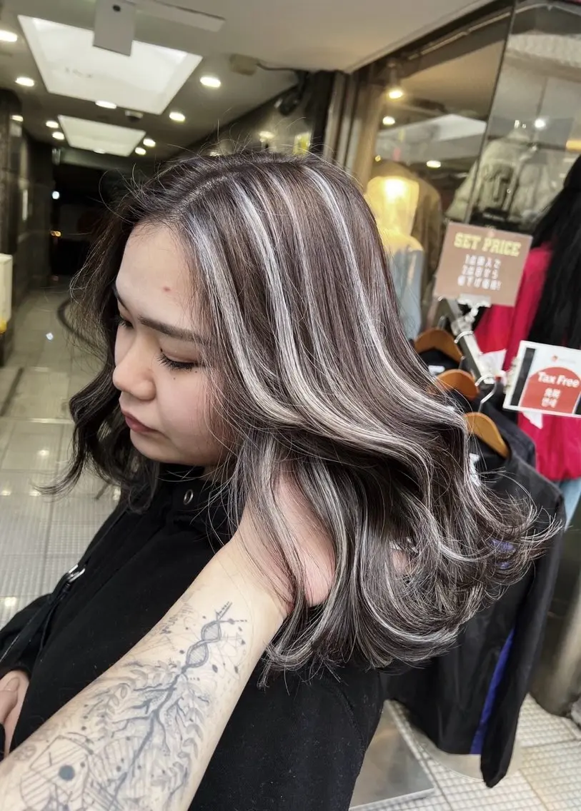 ミディアム カラー ダークグレー ダークグレージュ グレージュ ハイライトカラー ハイライト カット ヘアカラー トリートメント 指名数No.1 /NAOYAのヘアスタイル