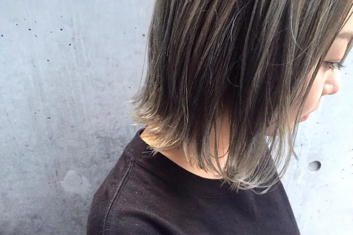ミディアム カラー ブリーチ シルバー ボブ キノシタ マユのヘアスタイル