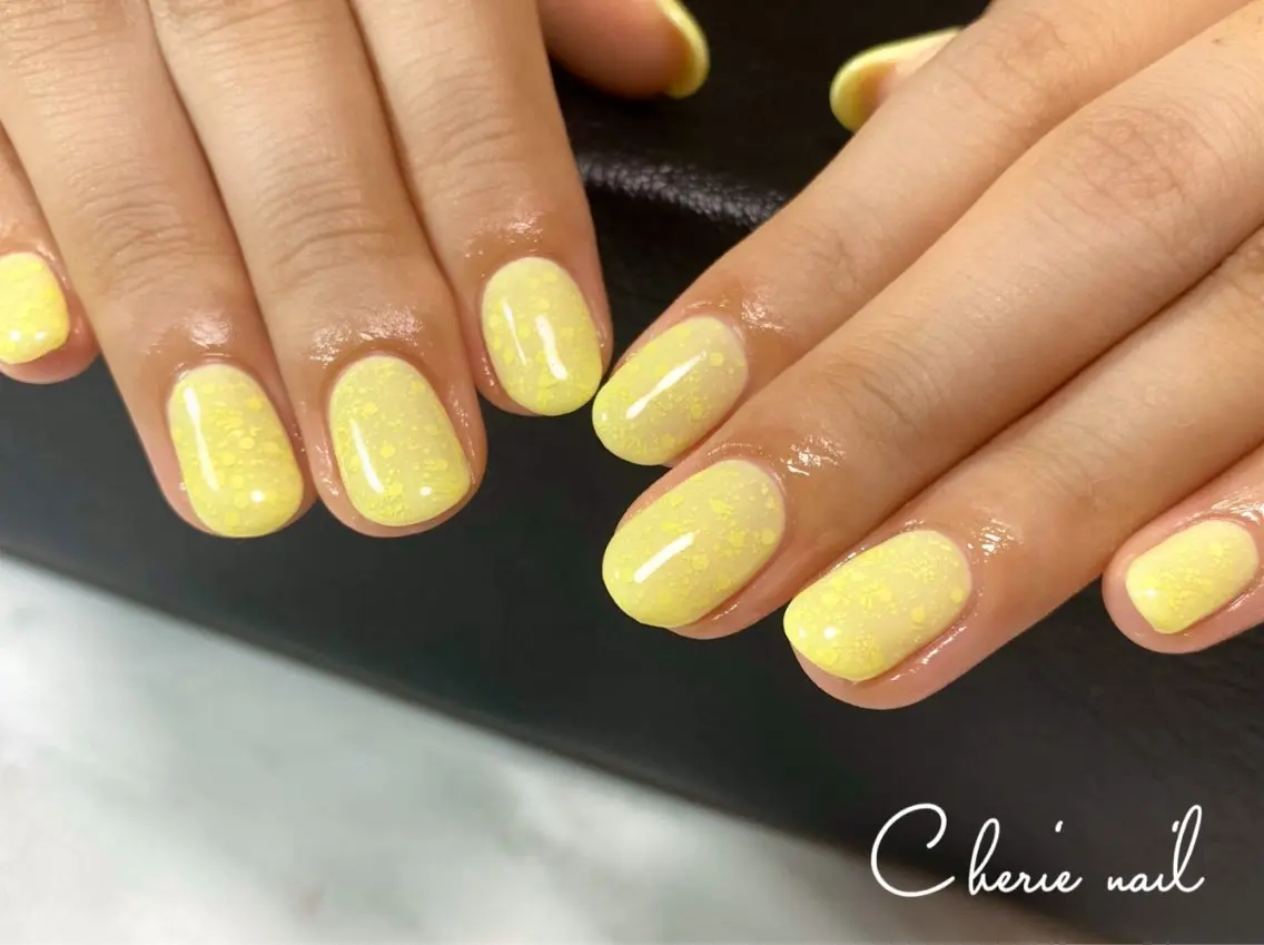ネイル ジェルネイル ワンカラーネイル パステルネイル シンプルネイル 黄色 Cherienail yunaのネイルデザイン