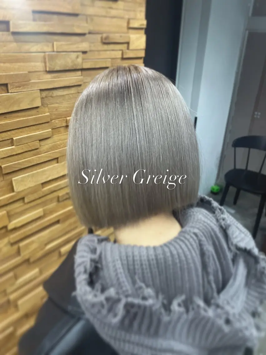 ショート カラー ベージュカラー ブリーチ 透明感カラー グレージュ ハイトーンカラー RIEブリーチ& エクステ特化型のヘアスタイル