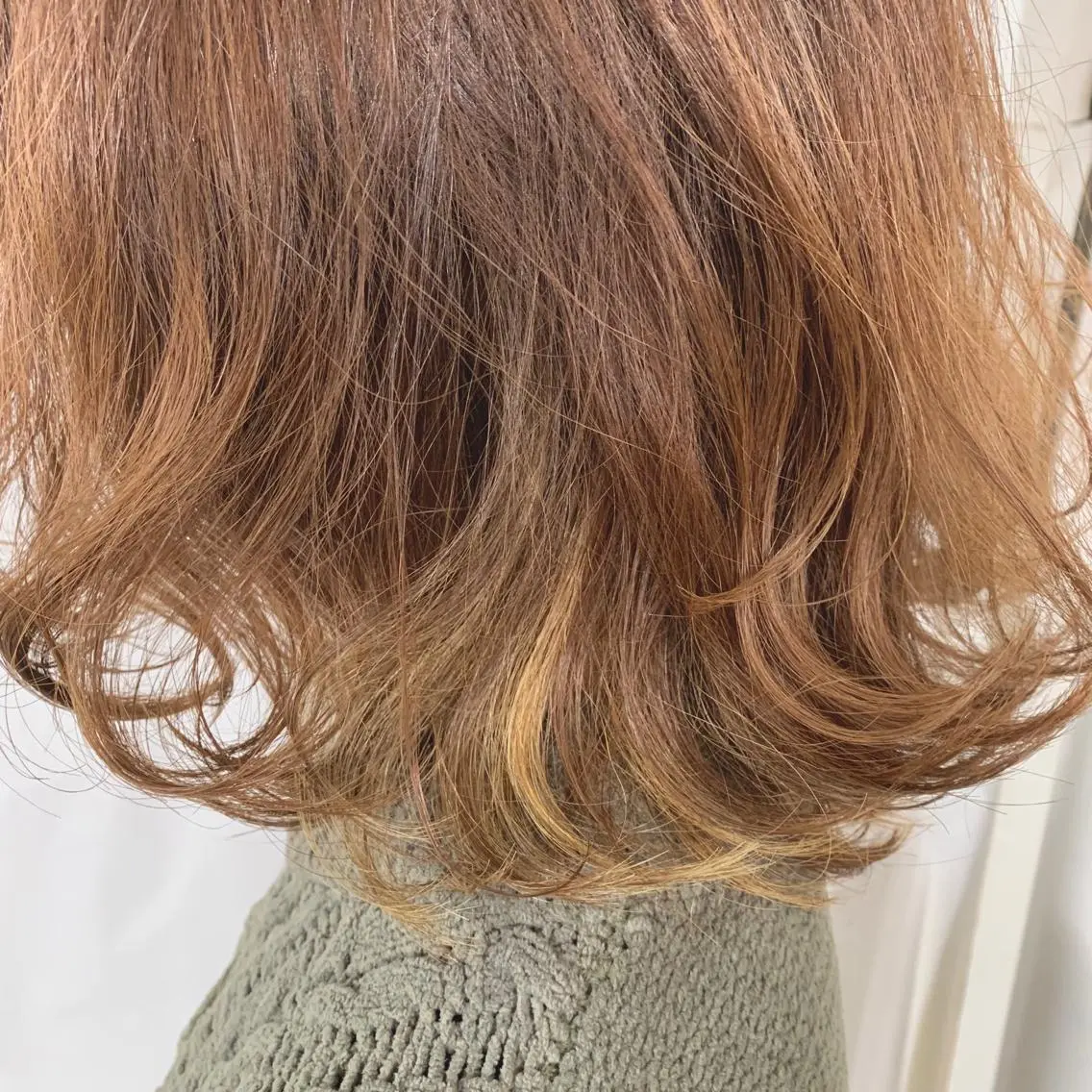 ミディアム カラー ハイライトカラー ハイライト 加藤 綾華のヘアスタイル