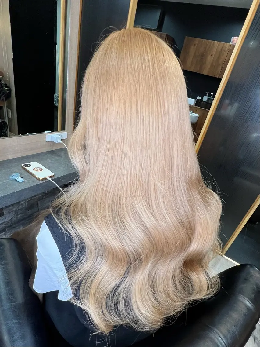 ロング カラー 黒髪 ブリーチ ブロンド 透明感カラー ハイトーンカラー カット ヘアカラー トリートメント 横浜/エクステ特化× 艶カラー/あいかのヘアスタイル