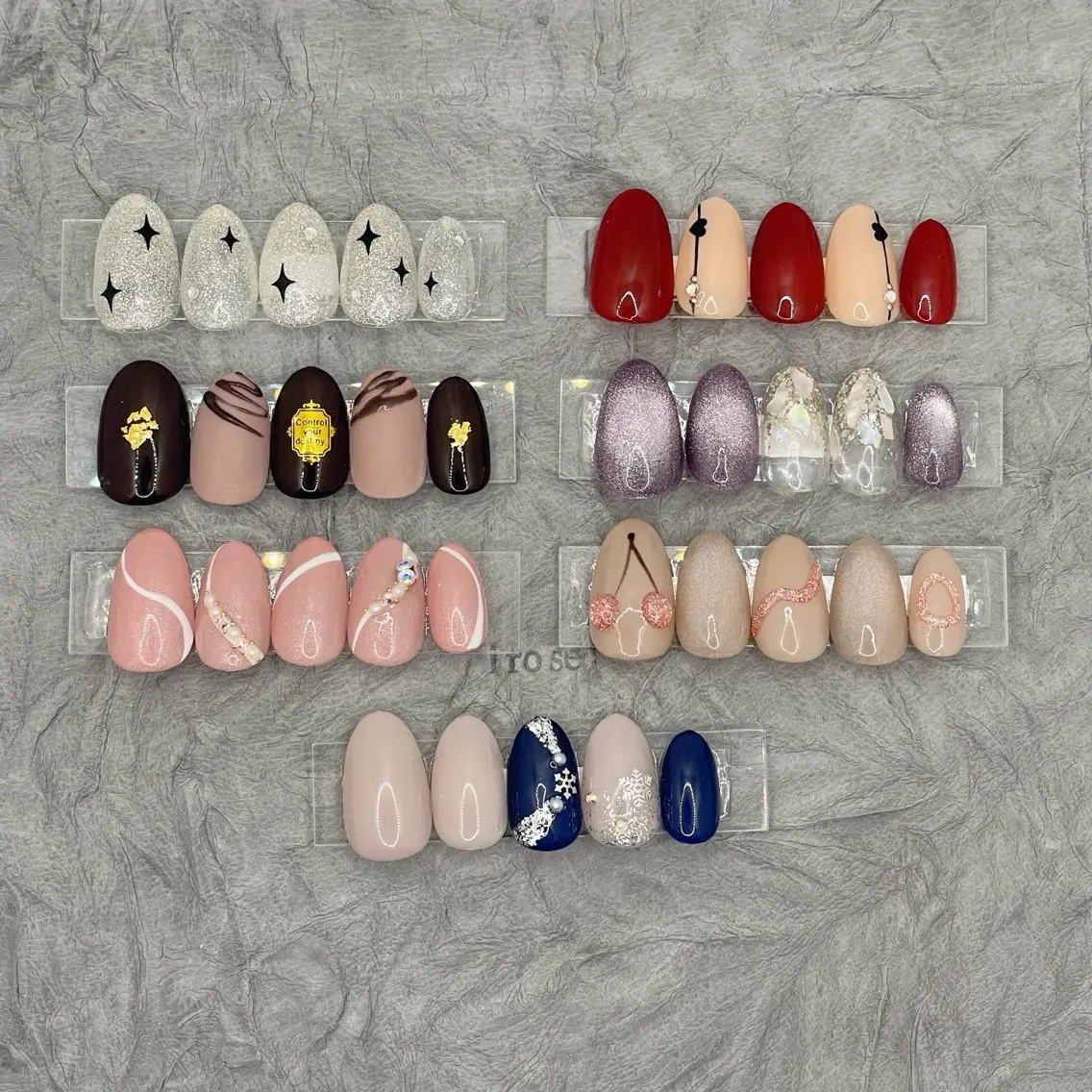 ネイル ハンドネイル nailroom DIASOMNIAのネイルデザイン
