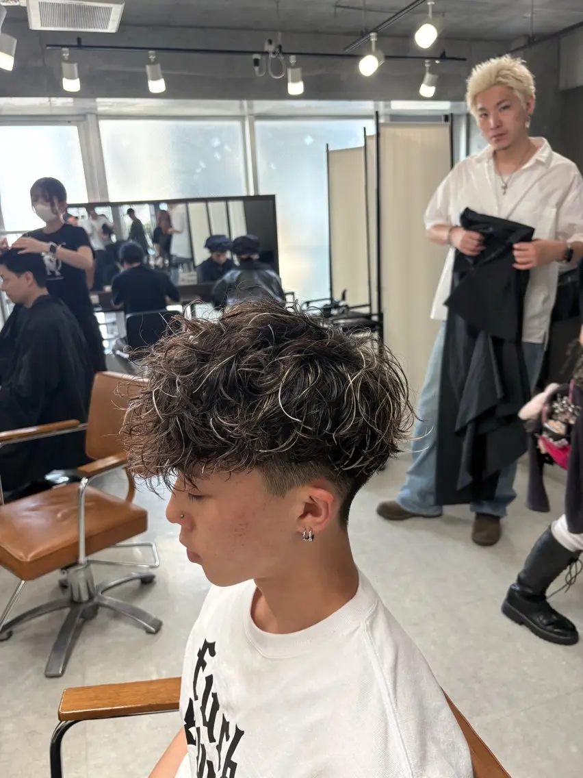パーマ メンズ スペインカール 下北沢メンズパーマ 特化園田 楓莉のヘアスタイル