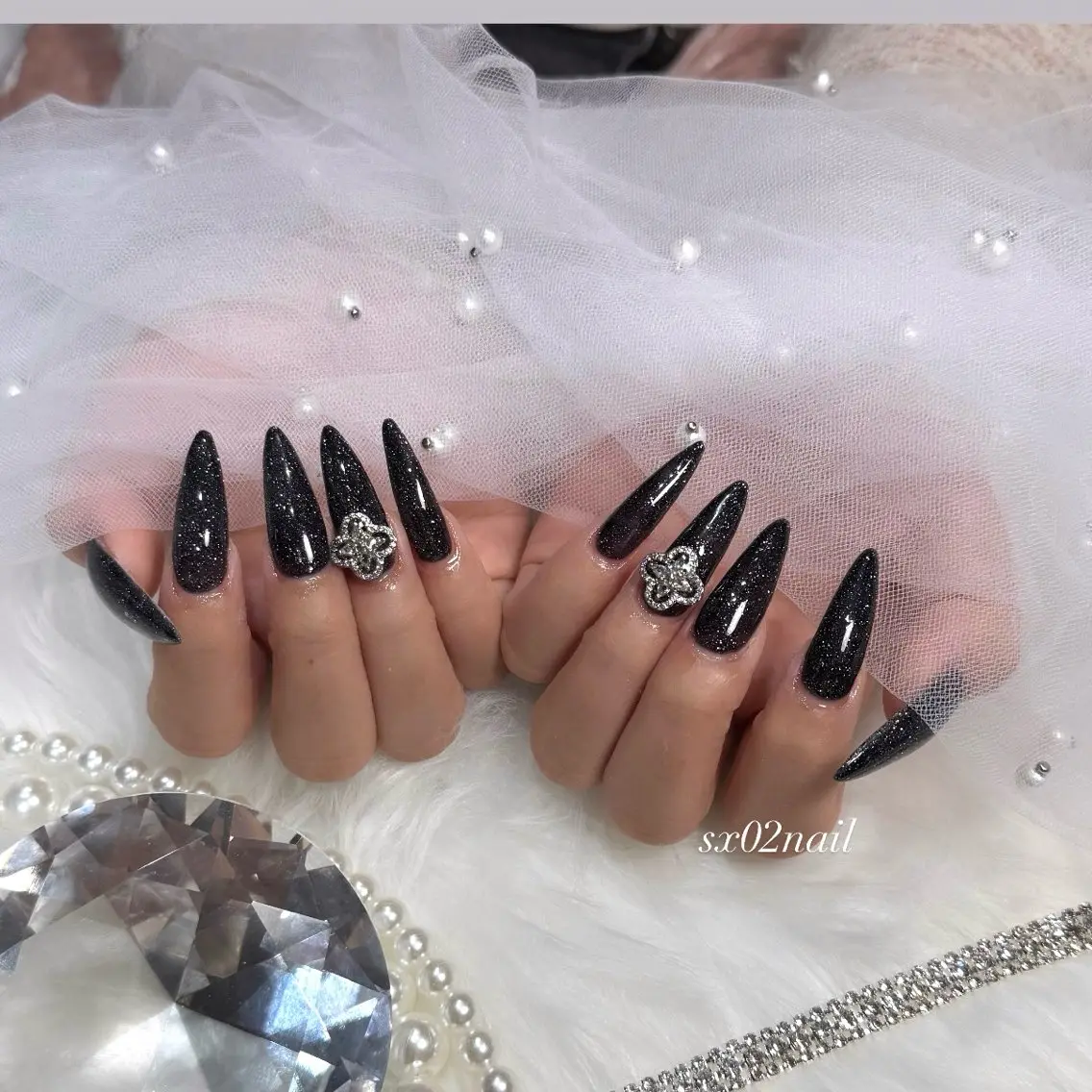 ネイル ハンドネイル 𝑆𝐸𝑅𝐴♡ 大人ギャル ワンホンのネイルデザイン