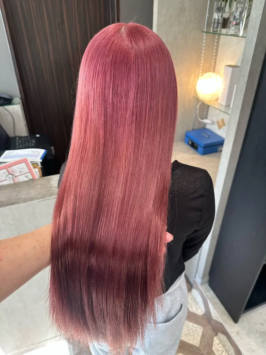 セミロング カラー ベージュカラー ブリーチ ボルドーカラー ケアブリーチ ダブルカラー ヘアカラー トリートメント 天神暖色カラー レイヤー・髪質改善のヘアスタイル