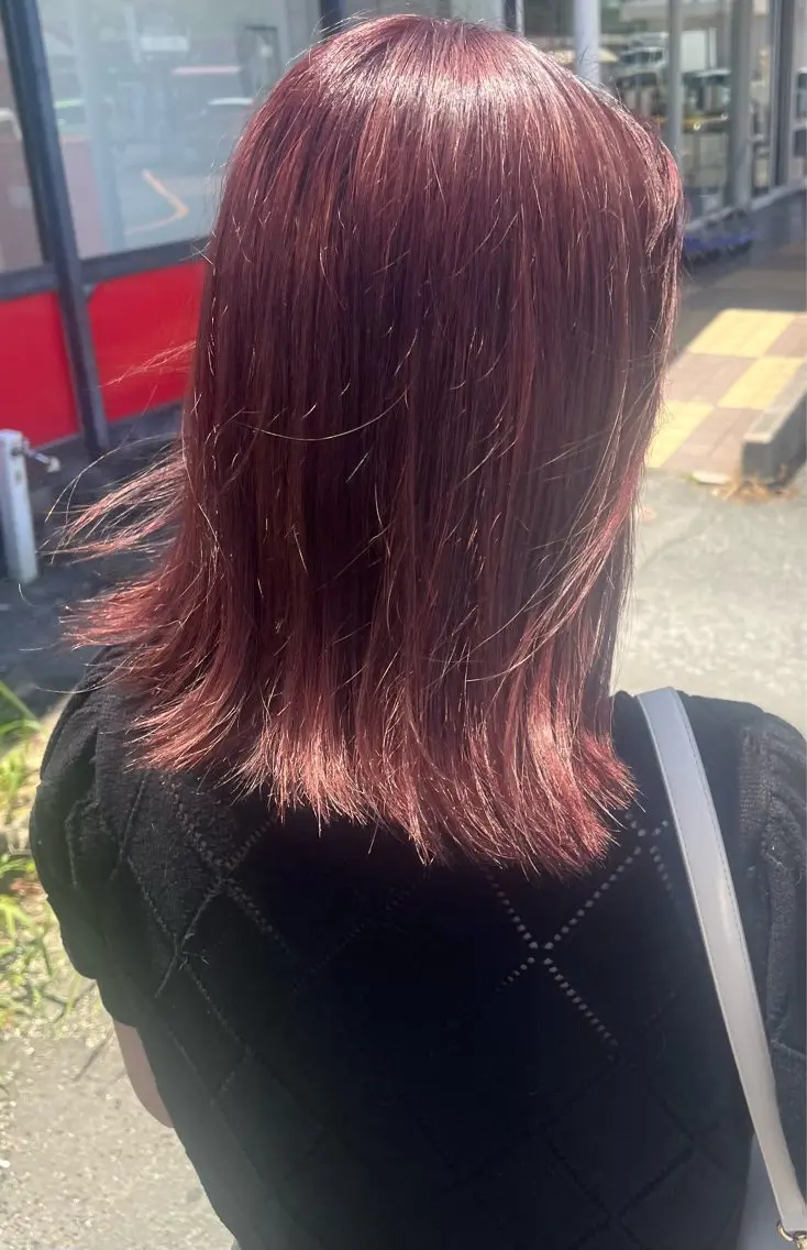 カラー ピンクカラー レッドカラー 柿添 乙華のヘアスタイル
