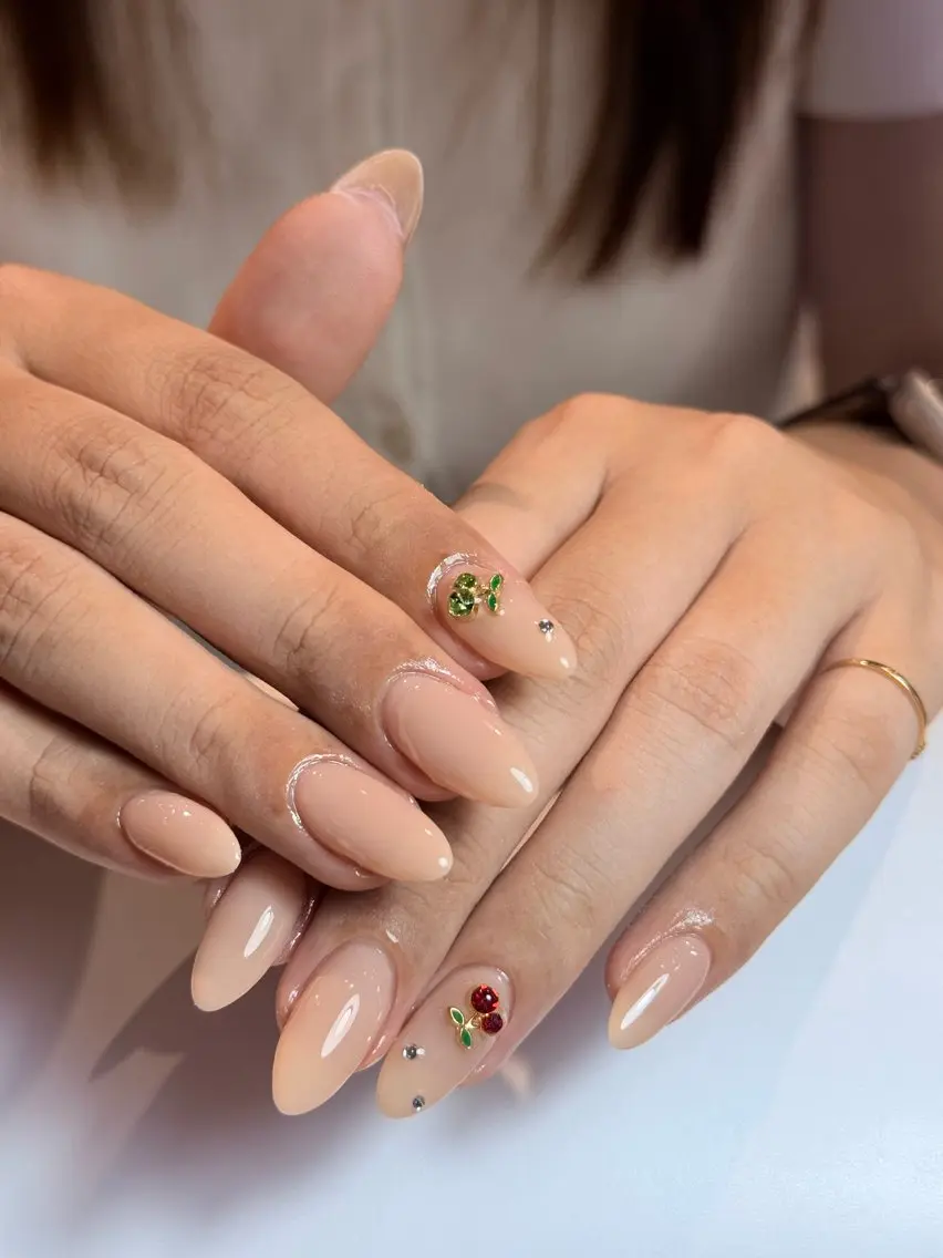 ネイル アートネイル チークネイル フレンチネイル グラデーション キラキラネイル ハンドネイル Risa_ Nailのネイルデザイン