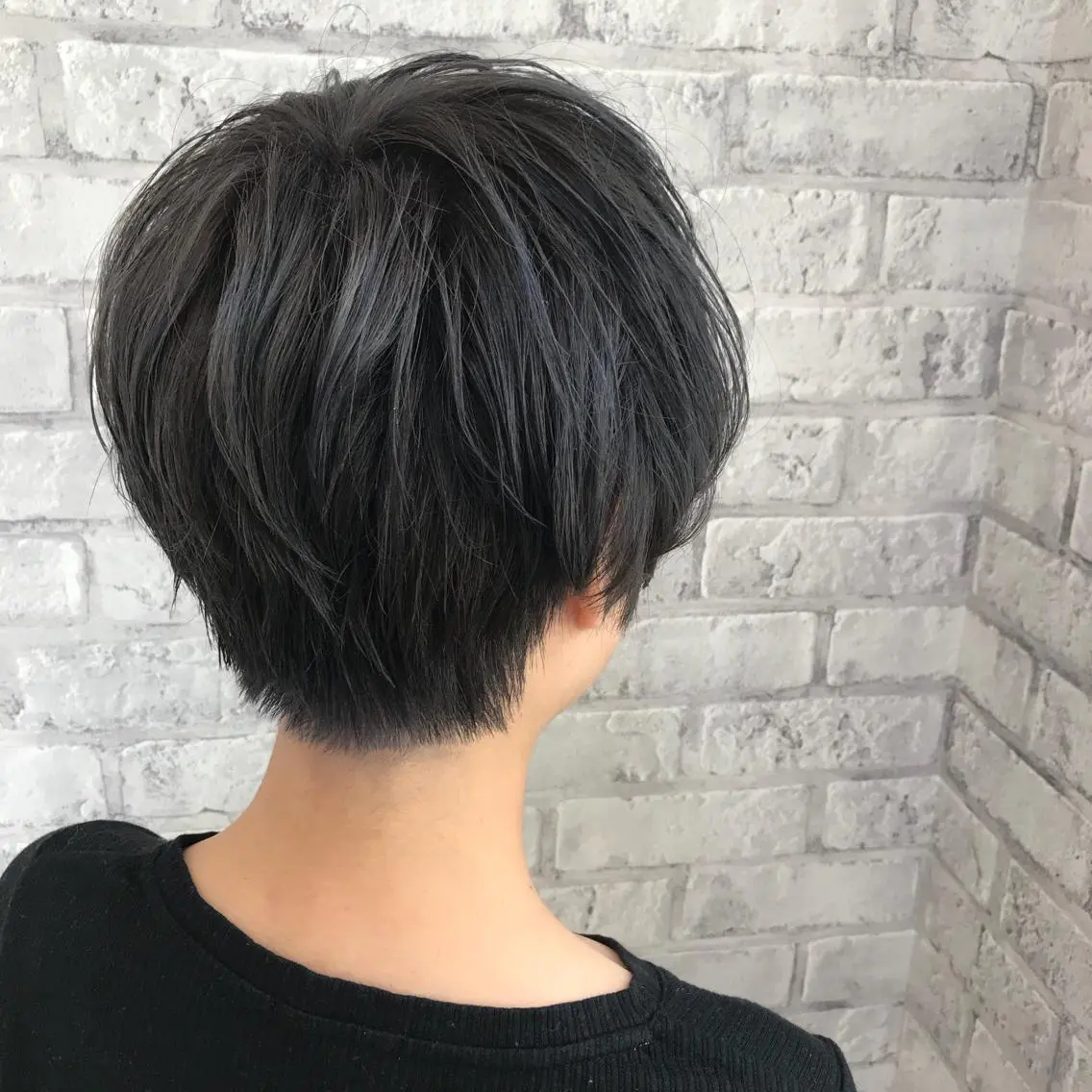 ショート カラー ブリーチ ケアブリーチ ダークグレー カット ヘアカラー Oopsレイヤー 加藤澄都のヘアスタイル