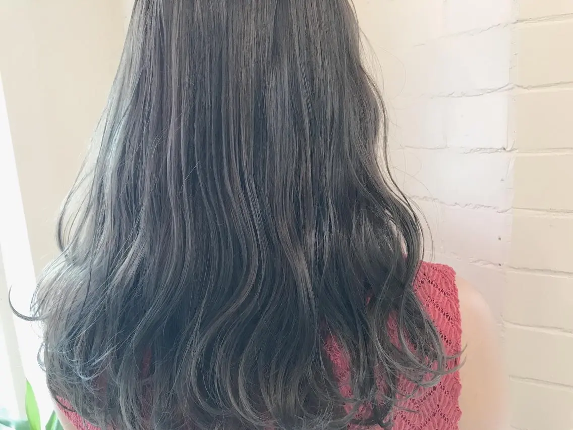 セミロング カラー パーマ アッシュ アッシュグレー 透明感カラー 💈LuTa💈_ 公式_NewOpenのヘアスタイル