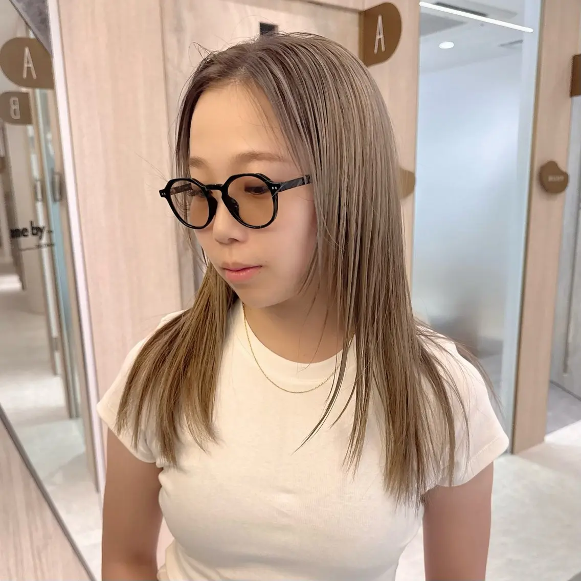 ミディアム カット ヘアカラー トリートメント カット特化 /BLUET/新宿のヘアスタイル