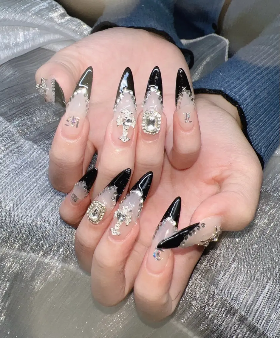 ネイル オーロラネイル チークネイル 長さ出し フットネイル フレンチネイル ハンドネイル Lee Nailsのネイルデザイン