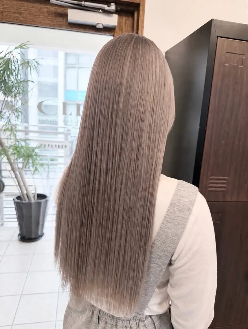 ロング カラー グレージュ ミルクティーグレージュ C'LD Hair トモヤのヘアスタイル