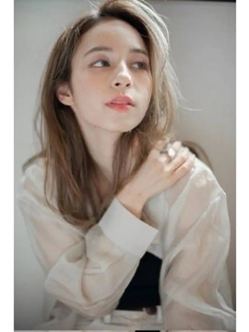 ロング 外国人風カラー ハイライト 韓国風ヘア レイヤーカット 縮毛矯正 ホリウチ リオのヘアスタイル