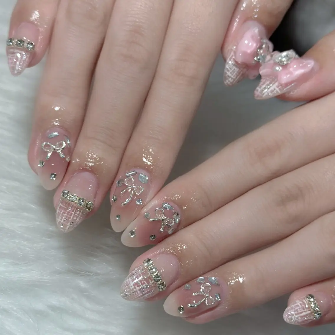 ネイル ハンドネイル フットネイル LAVISH nanamiのネイルデザイン