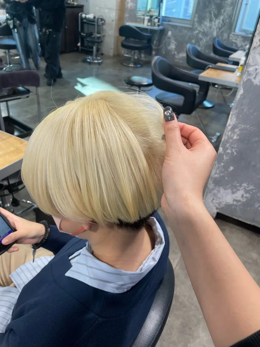 ショート カラー ヘアカラー トリートメント ハイトーン 横浜💞ミオのヘアスタイル