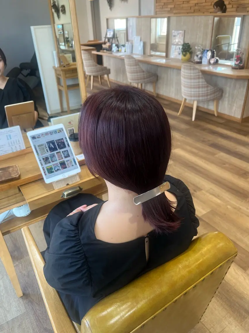 ミディアム カラー レッドカラー ローズカラー 宮本 楓のヘアスタイル