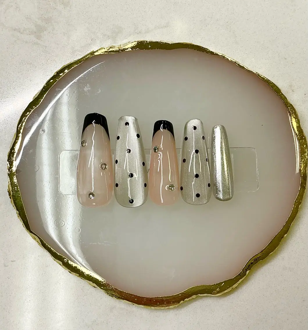 ネイル フットネイル フレンチネイル ジェルネイル ガラスフレンチ グラデーション Queeens nailのネイルデザイン
