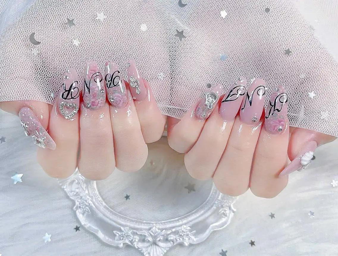 ネイル チークネイル ドット 長さ出し フットネイル フレンチネイル ハンドネイル Hana Nail Salonのネイルデザイン