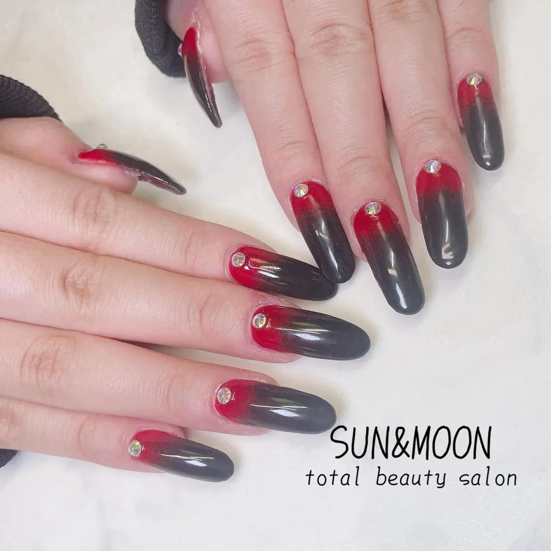 ネイル SUN&MOON REOのネイルデザイン