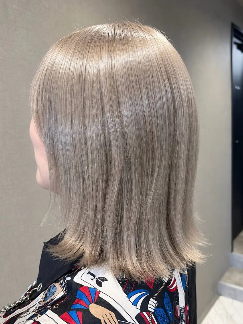 ミディアム ヘアカラー ブリーチ、ハイトーン レイヤー【Sana】のヘアスタイル